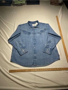 Levi’s Barstow Western Denim Shirt – Size XL (NWT)